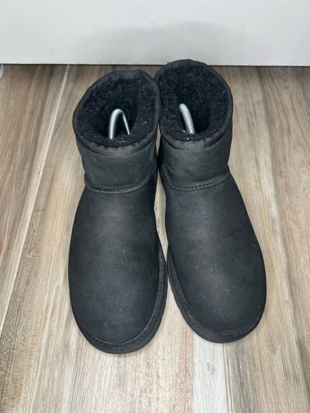 UGG Classic Mini Women Boots Black S/N 5854 Size 8 - Picture 3 of 10